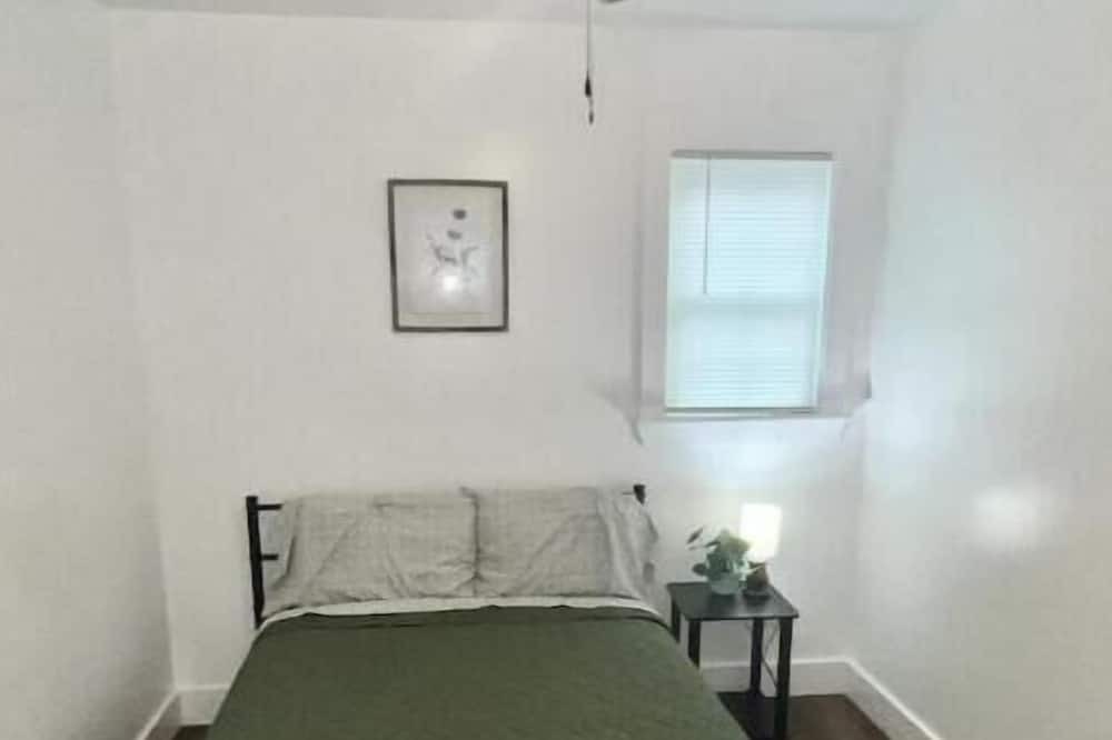 Photo of Bedroom in Groveoak