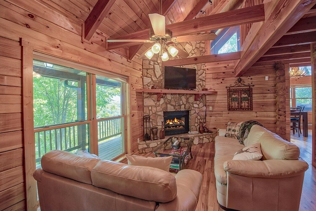 Photo of Livingroom in Maggie Valley