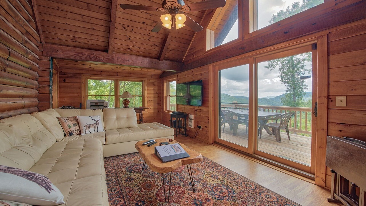 Photo of Livingroom in Maggie Valley