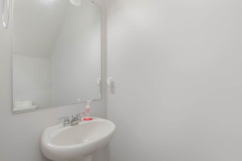 Photo of Bathroom in Selma