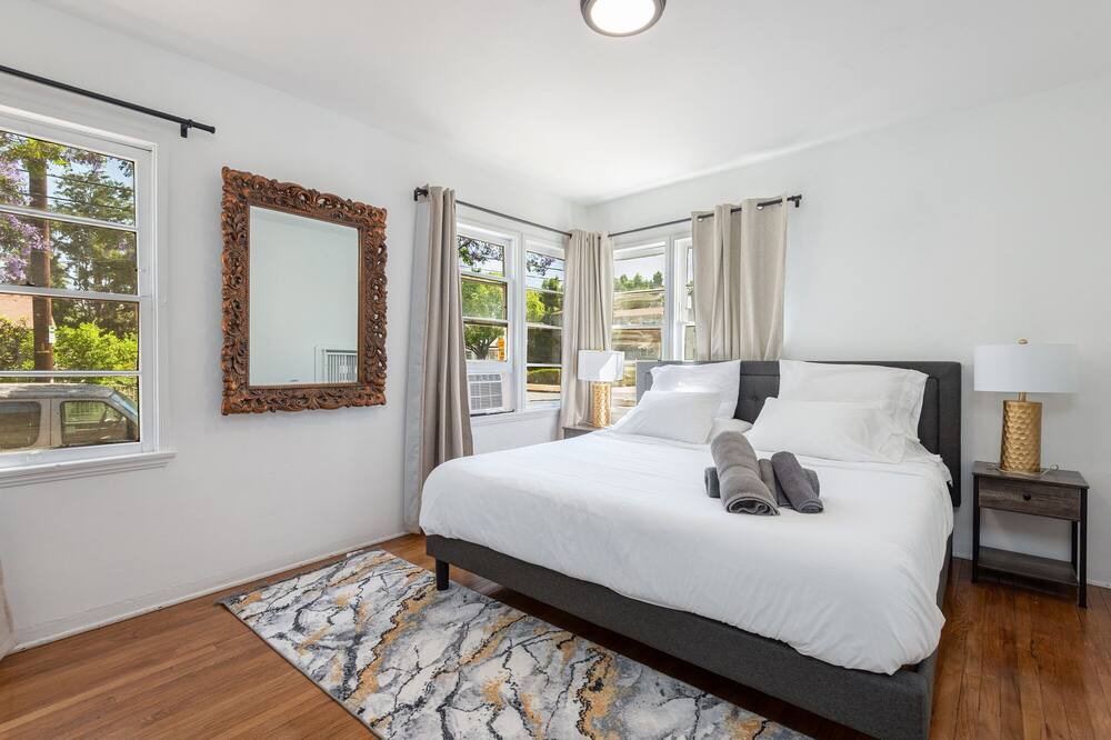 Photo of Bedroom in Carthay Circle