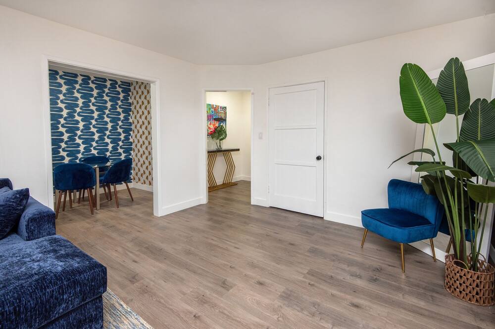 Photo of Livingroom in Carthay Circle