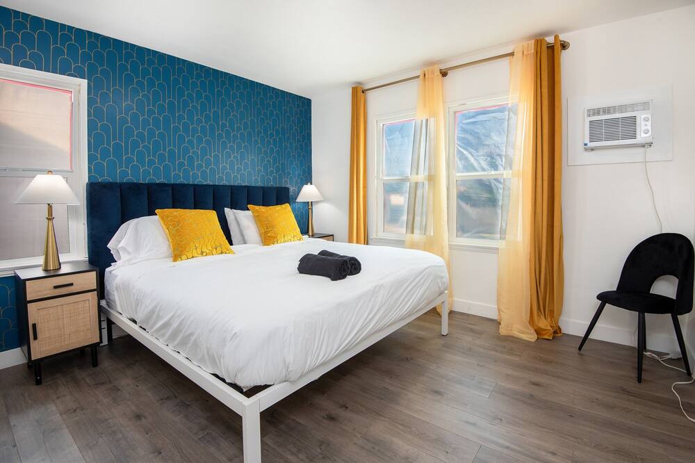 Photo of Bedroom in Carthay Circle
