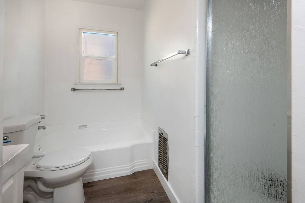 Photo of Bathroom in Carthay Circle