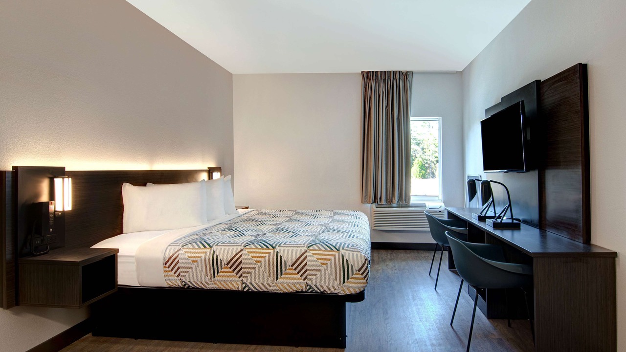 Photo of Bedroom in Pine Forest
