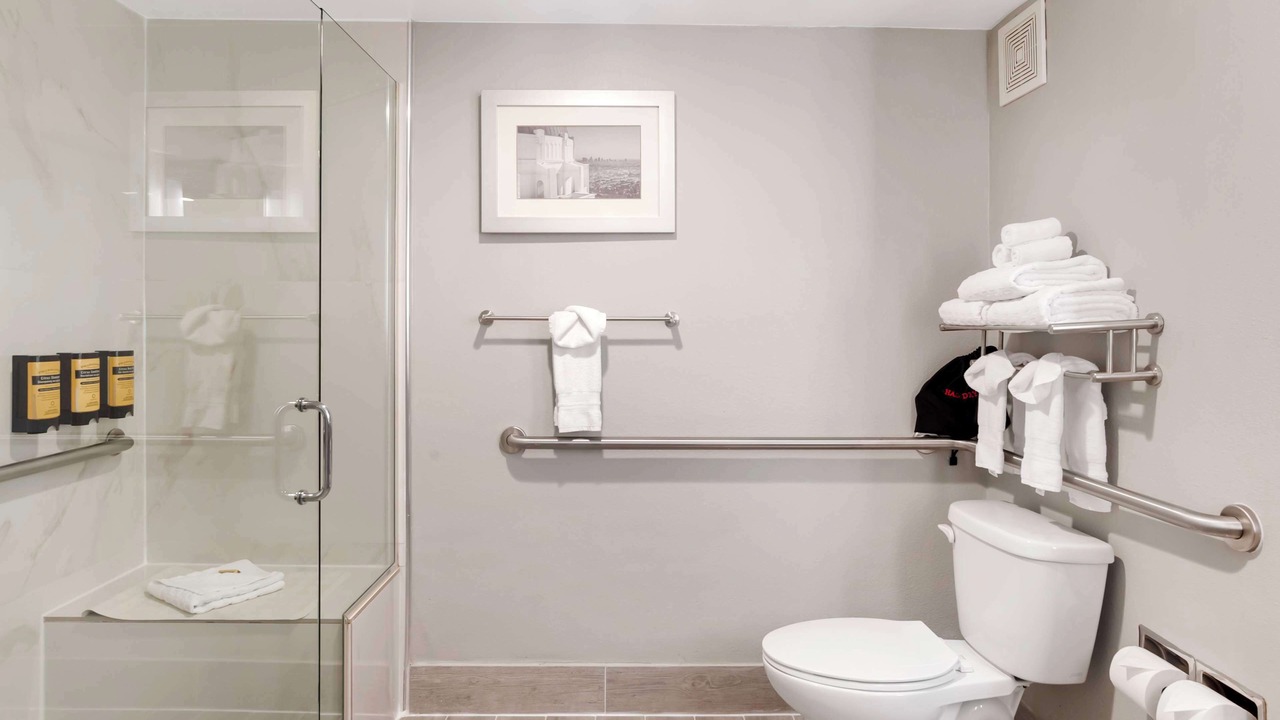 Photo of Bathroom in Commerce