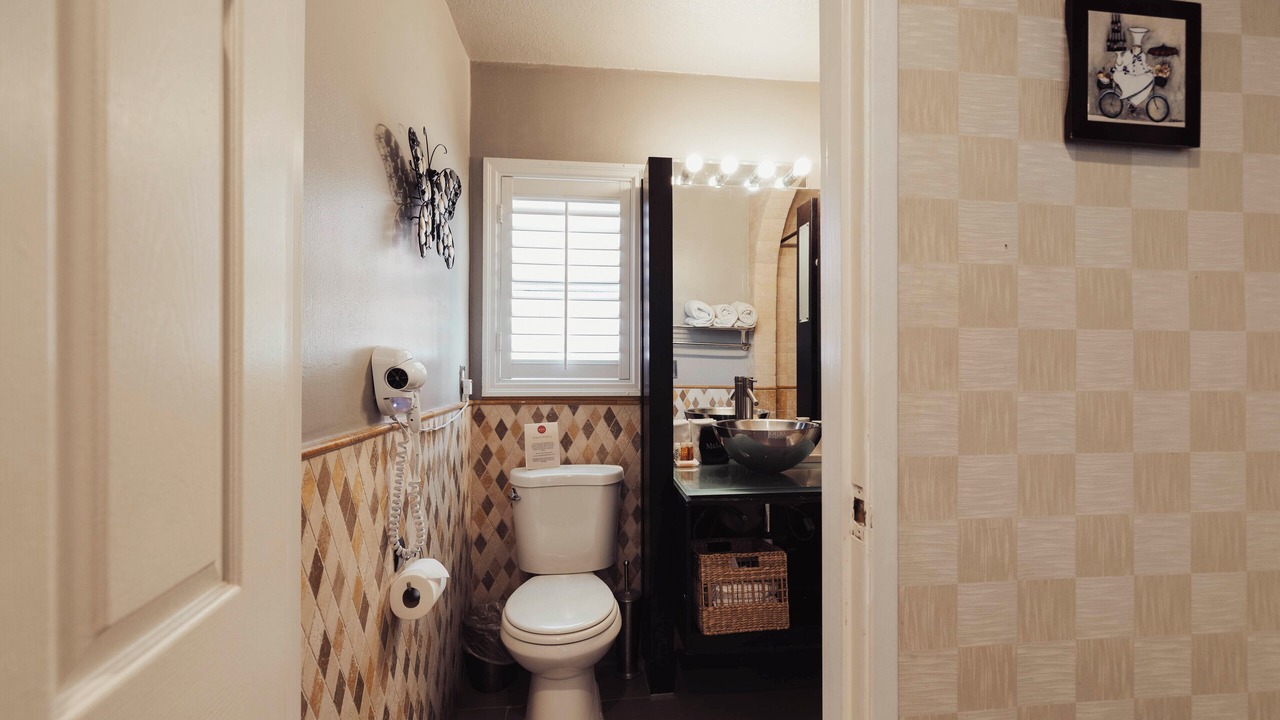 Photo of Bathroom in Little Armenia