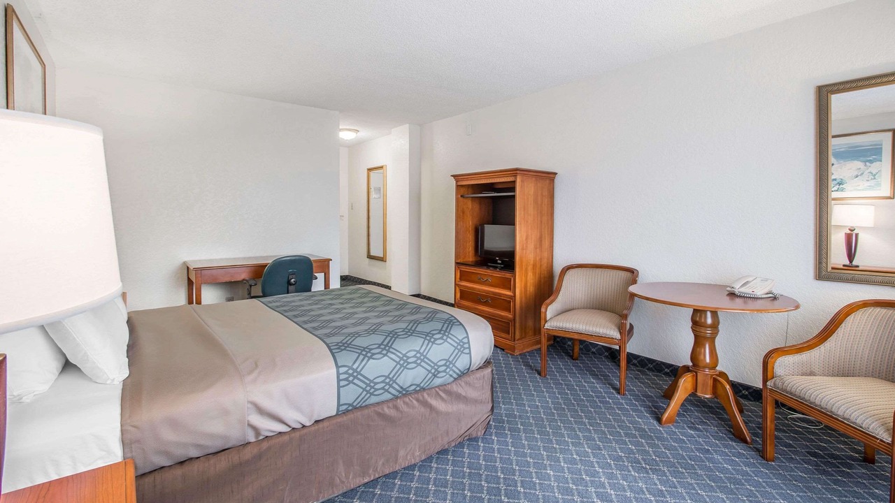 Photo of Bedroom in Golden Glades