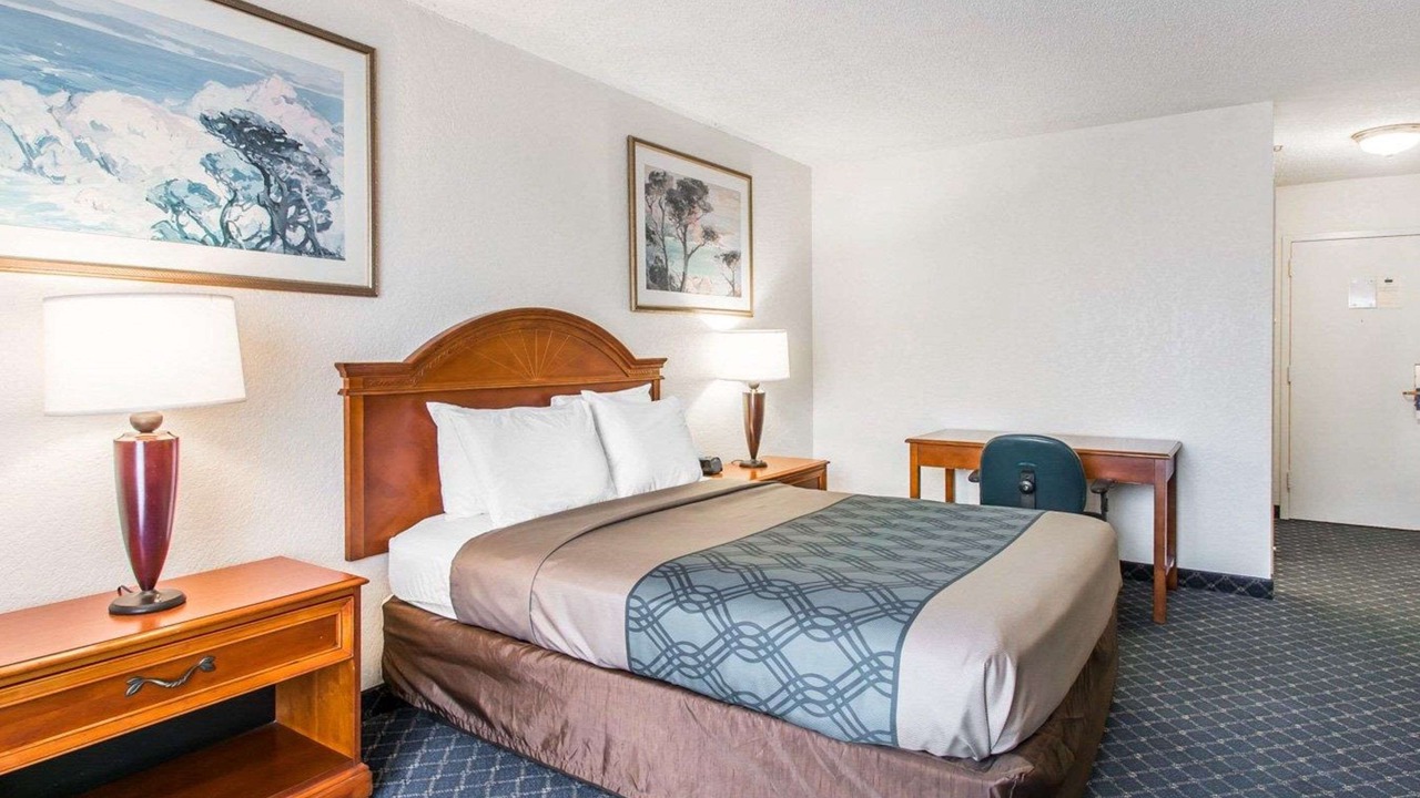 Photo of Bedroom in Golden Glades