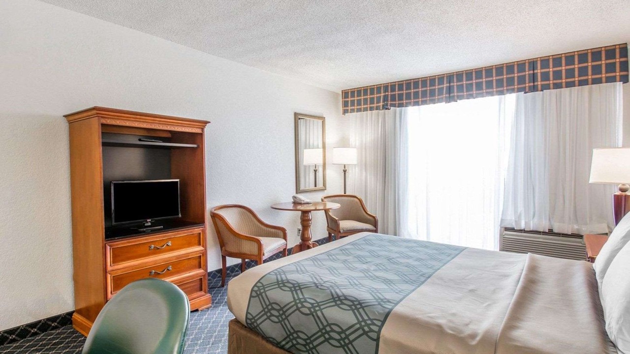 Photo of Bedroom in Golden Glades