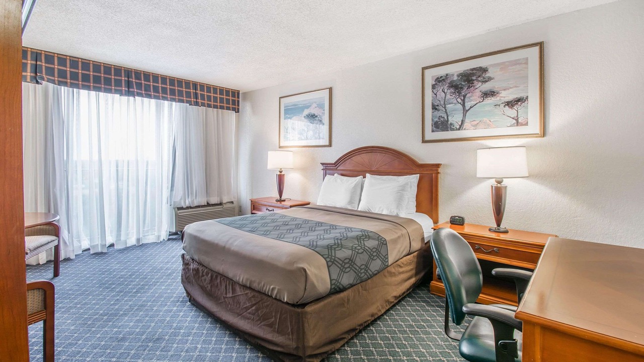 Photo of Bedroom in Golden Glades