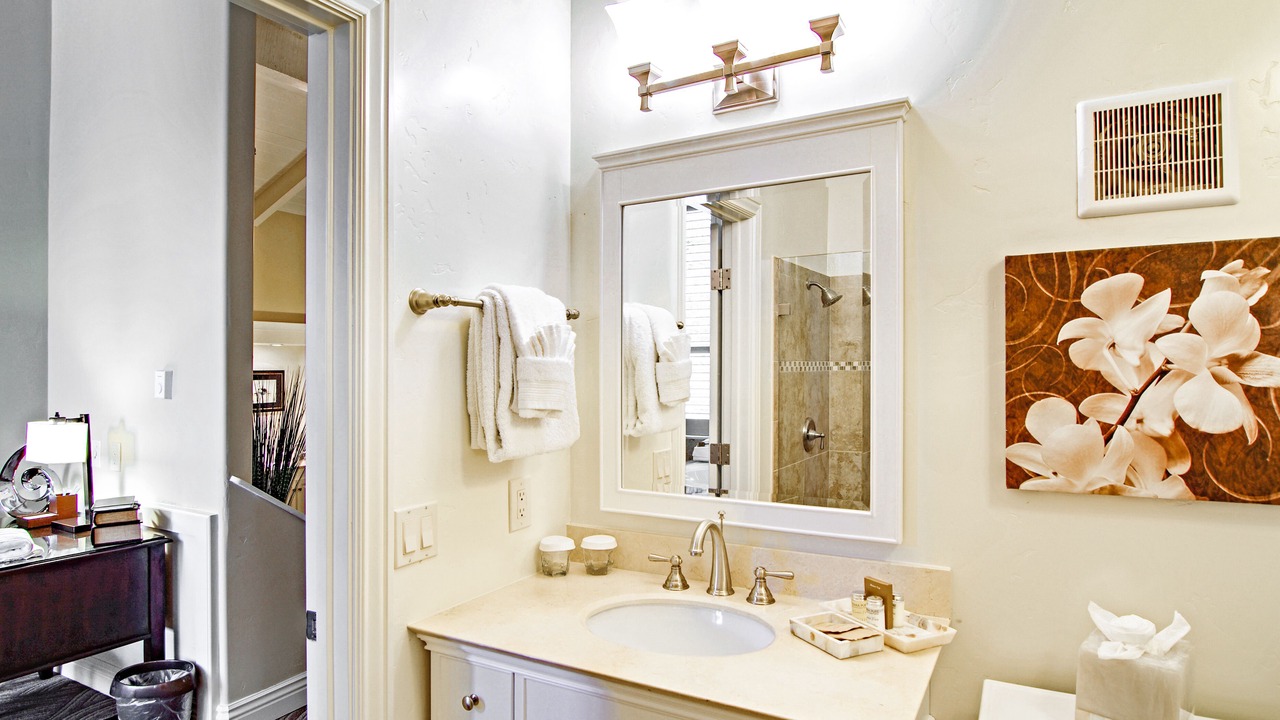 Photo of Bathroom in Golden Rectangle