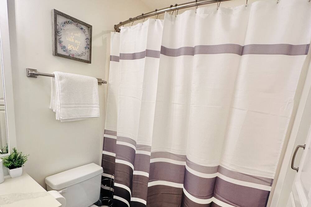 Photo of Bathroom in Gunter Afs