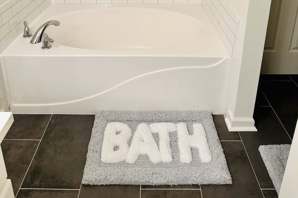 Photo of Bathroom in Gunter Afs