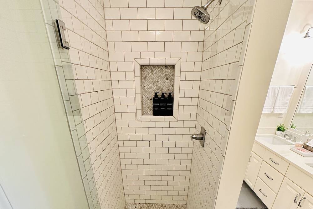 Photo of Bathroom in Gunter Afs