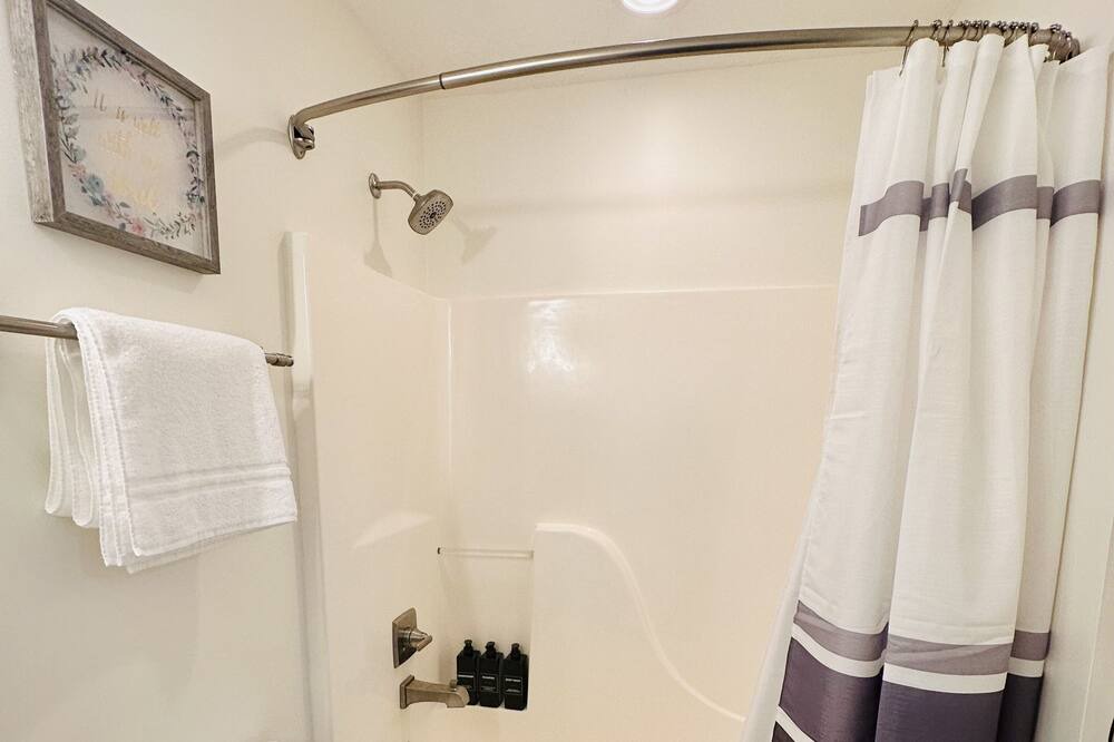 Photo of Bathroom in Gunter Afs