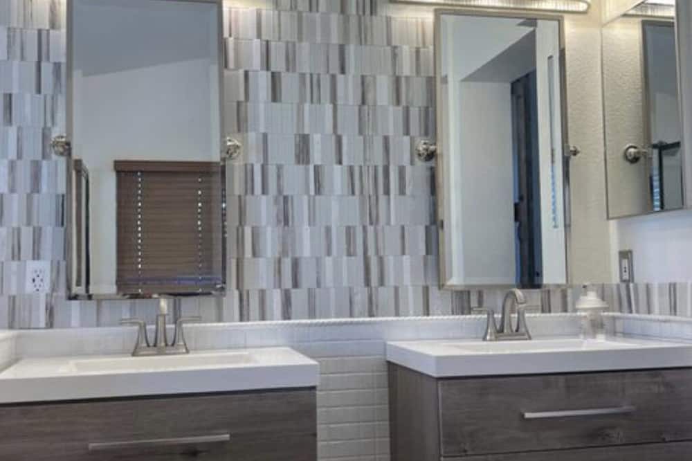 Photo of Bathroom in Dixon
