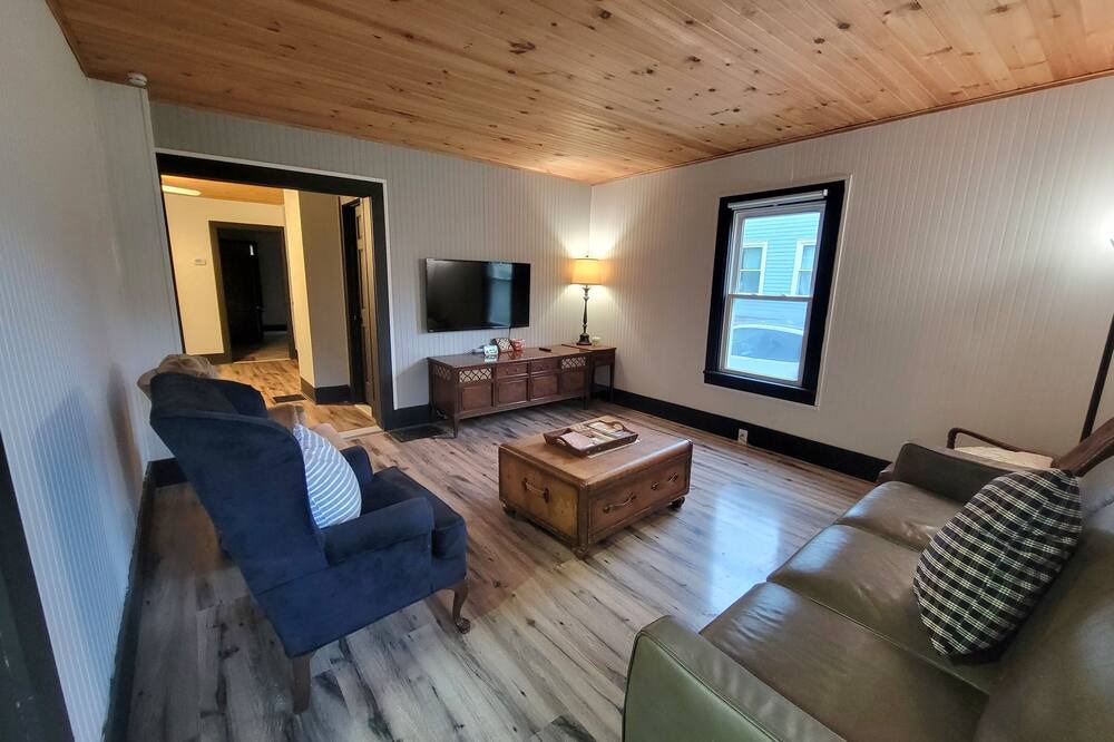 Photo of Livingroom in Penn Yan