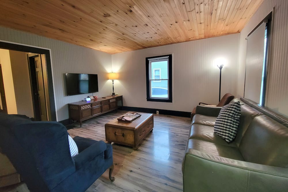 Photo of Livingroom in Penn Yan