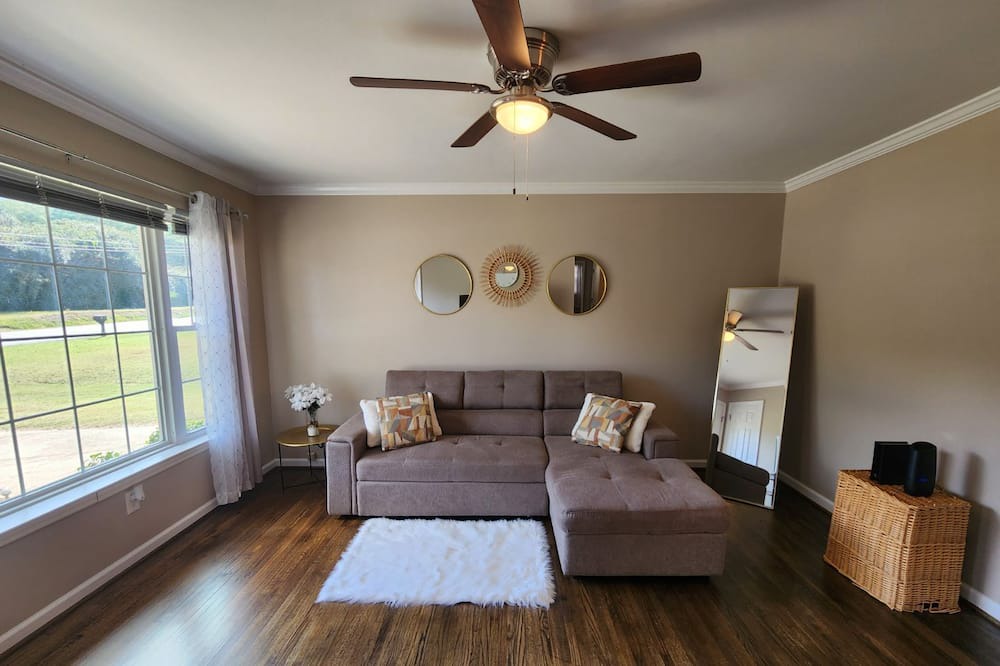 Photo of Livingroom in Bessemer