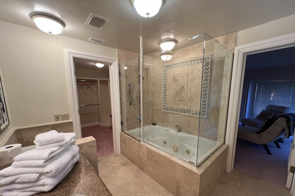 Photo of Bathroom in Cowan Heights