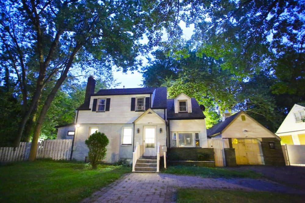 Photo of Outdoor in Englewood