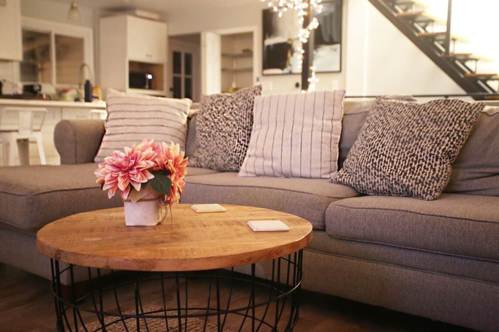 Photo of Livingroom in Englewood