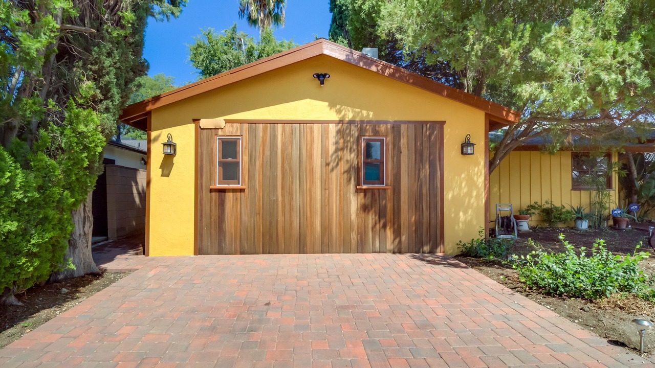 Photo of Outdoor in Woodland Hills