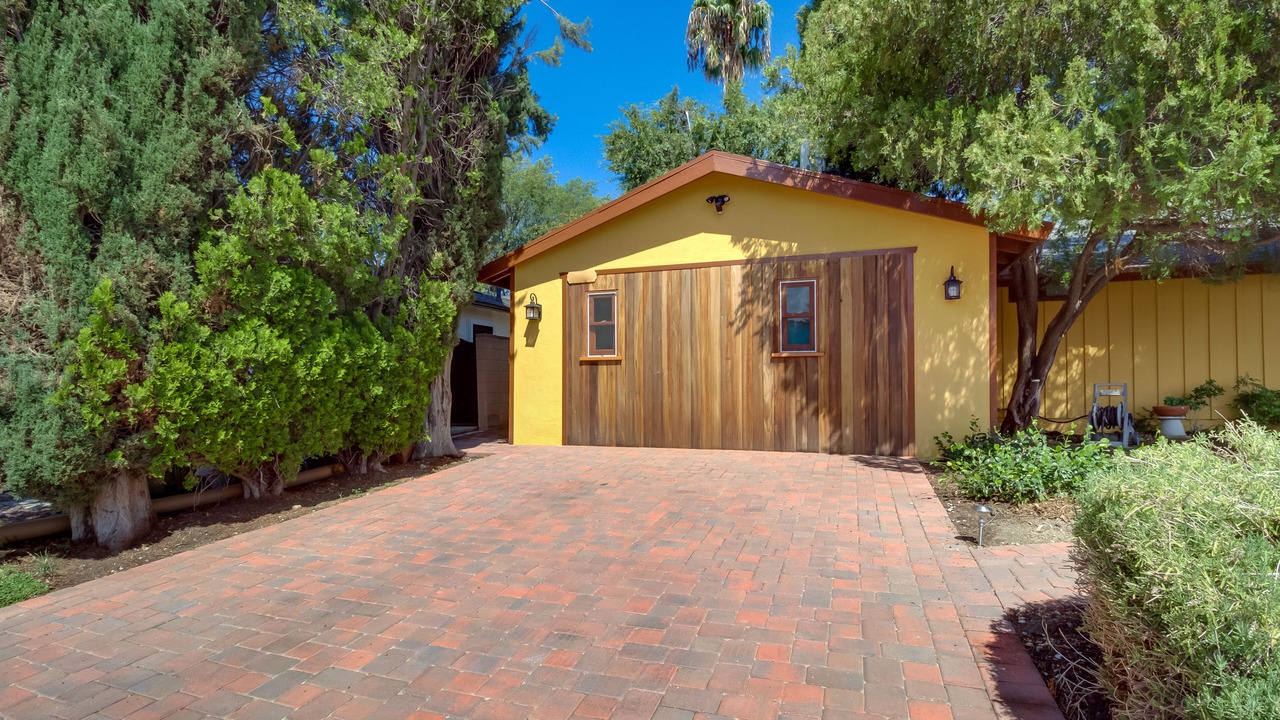 Photo of Outdoor in Woodland Hills
