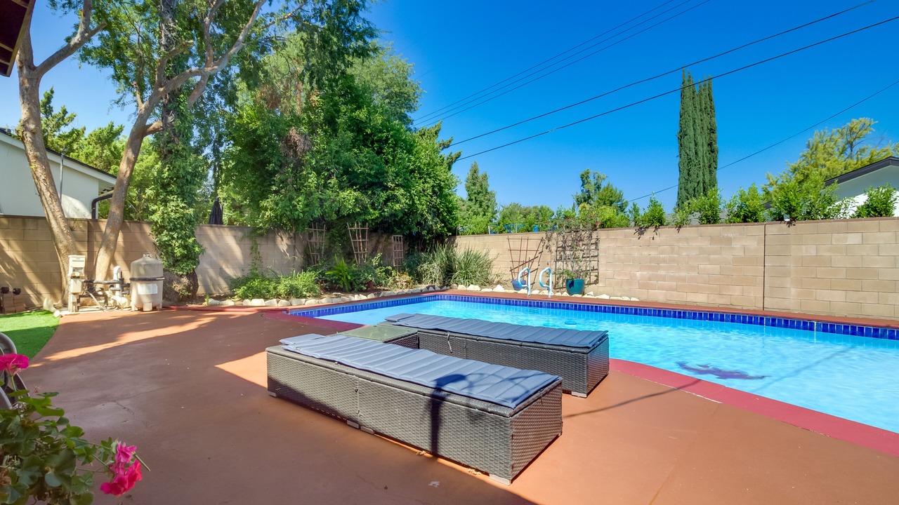 Photo of Outdoor in Woodland Hills