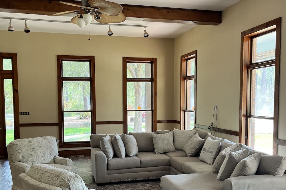 Photo of Livingroom in McComb