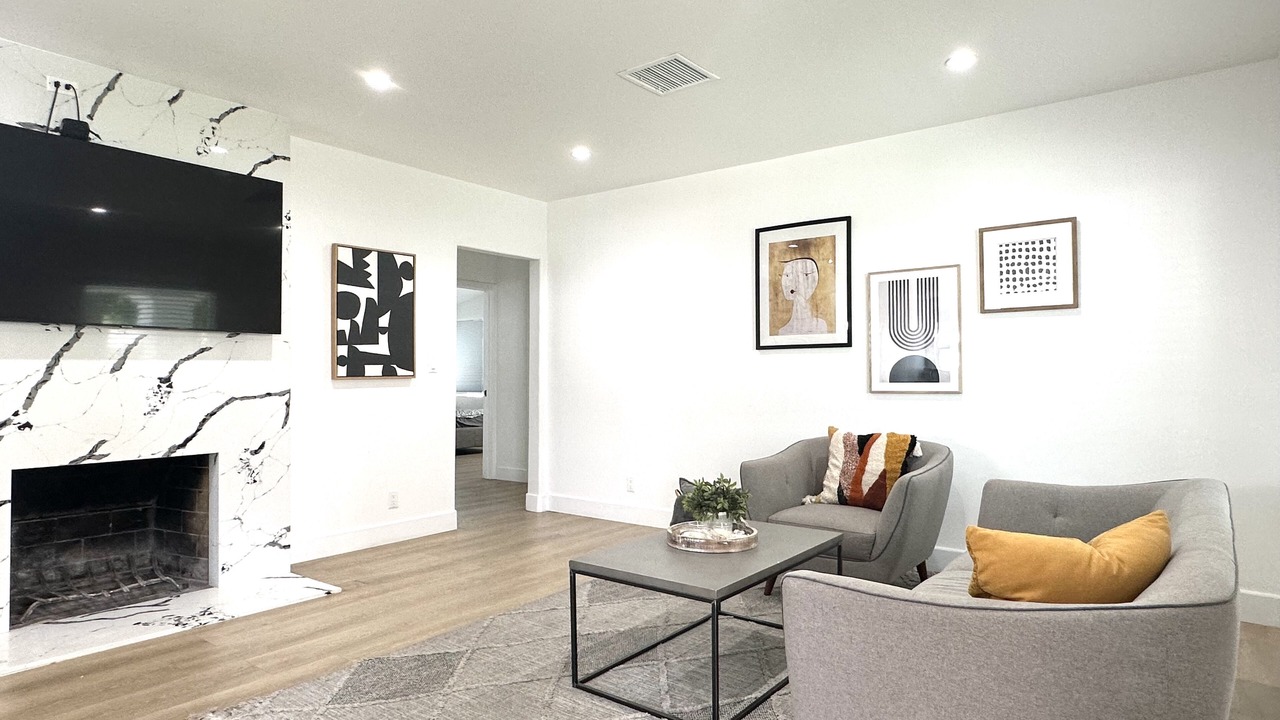 Photo of Livingroom in Valley Village