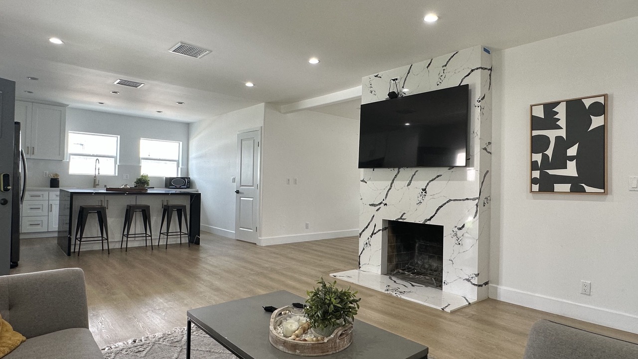 Photo of Livingroom in Valley Village