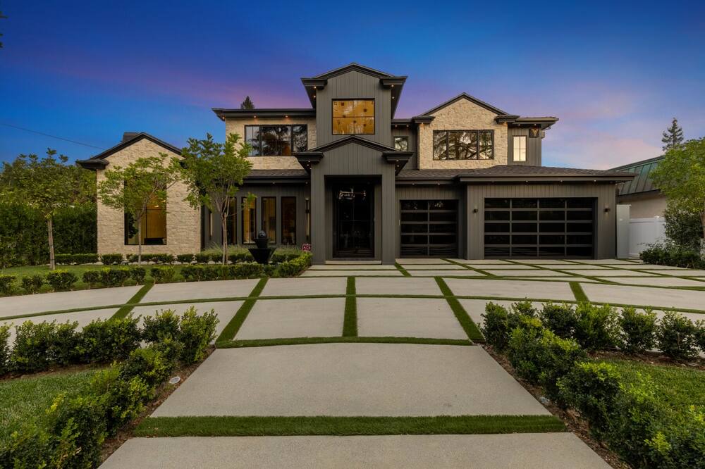 Photo of Others in Encino