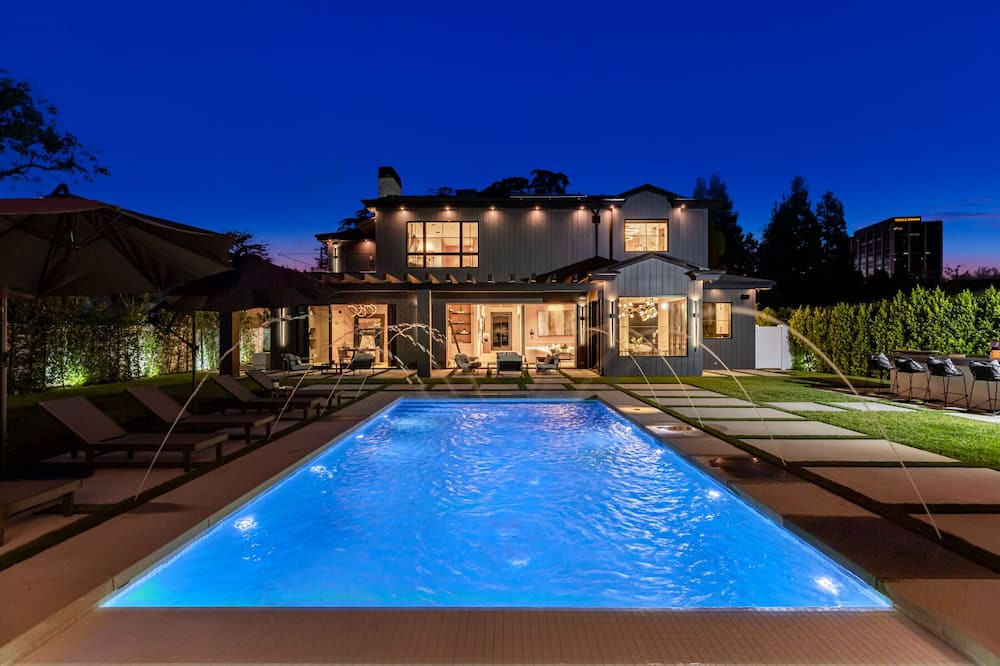 Photo of Others in Encino