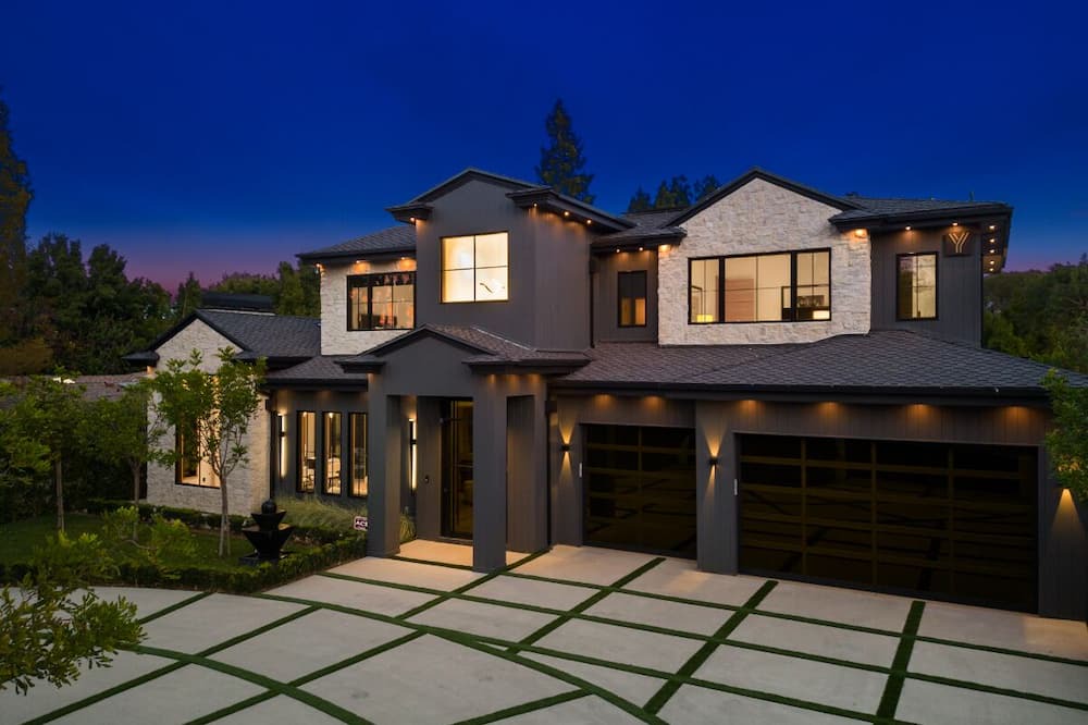 Photo of Others in Encino
