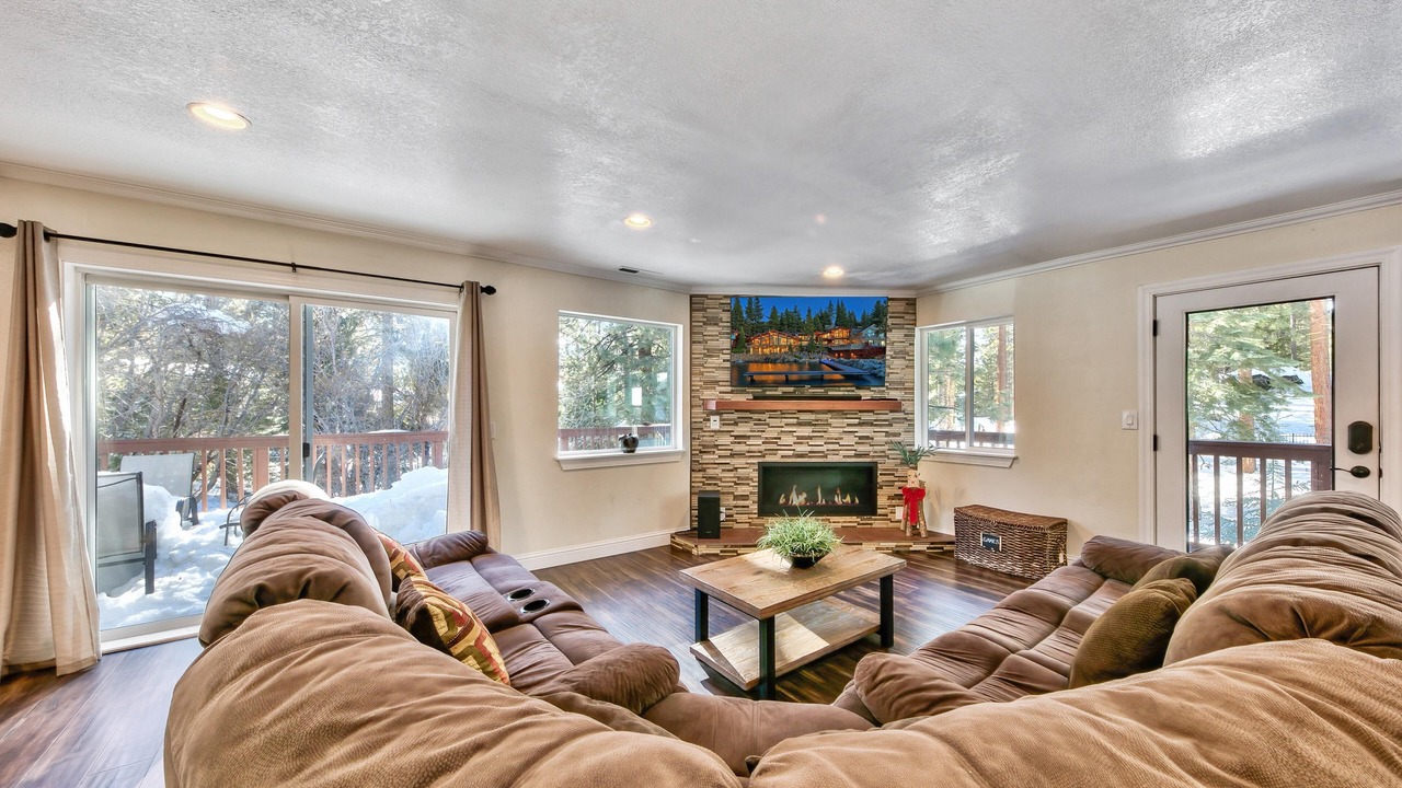 Photo of Livingroom in Round Hill Village