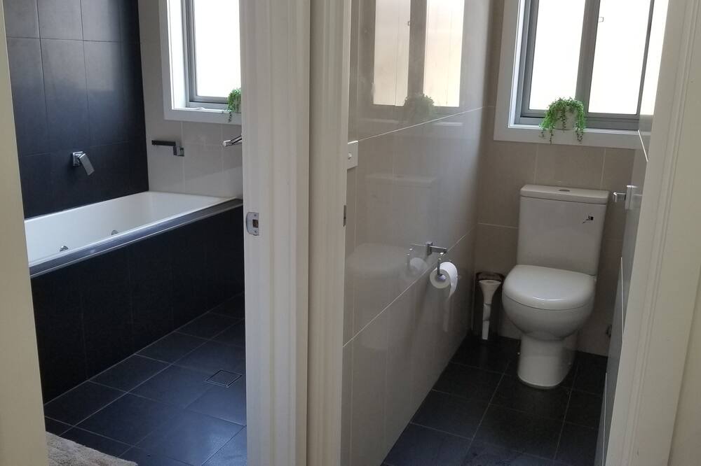Photo of Bathroom in Jacka