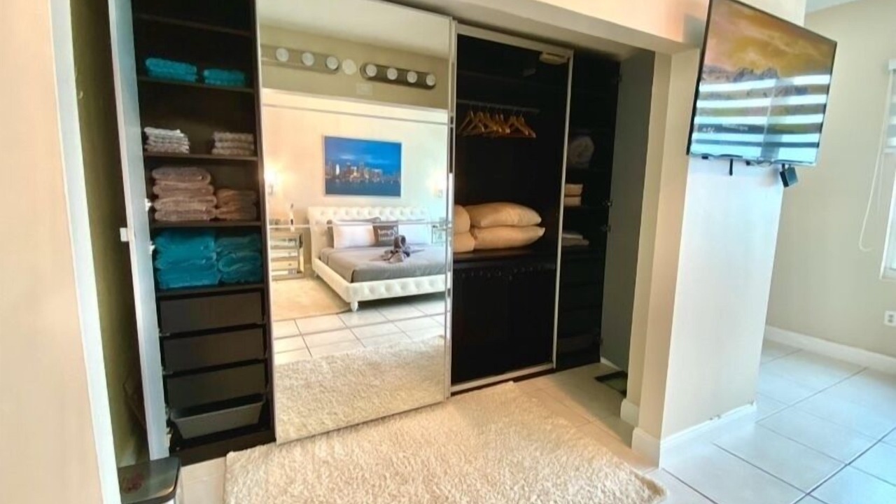 Photo of Bedroom in Mid Beach