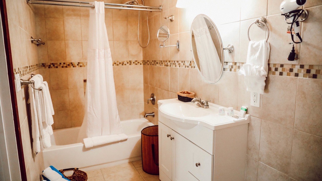 Photo of Bathroom in Staniel Cay