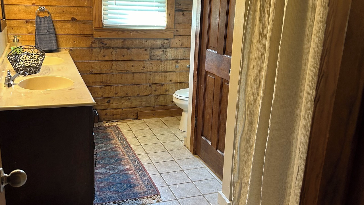 Photo of Bathroom in Groveoak