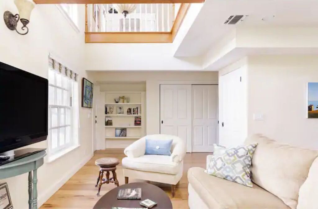 Photo of Livingroom in Encino