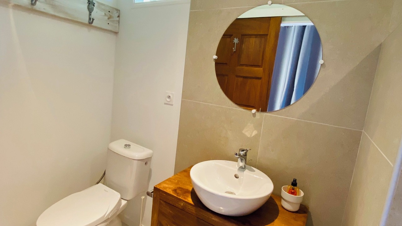 Photo of Bathroom in Teahupoo
