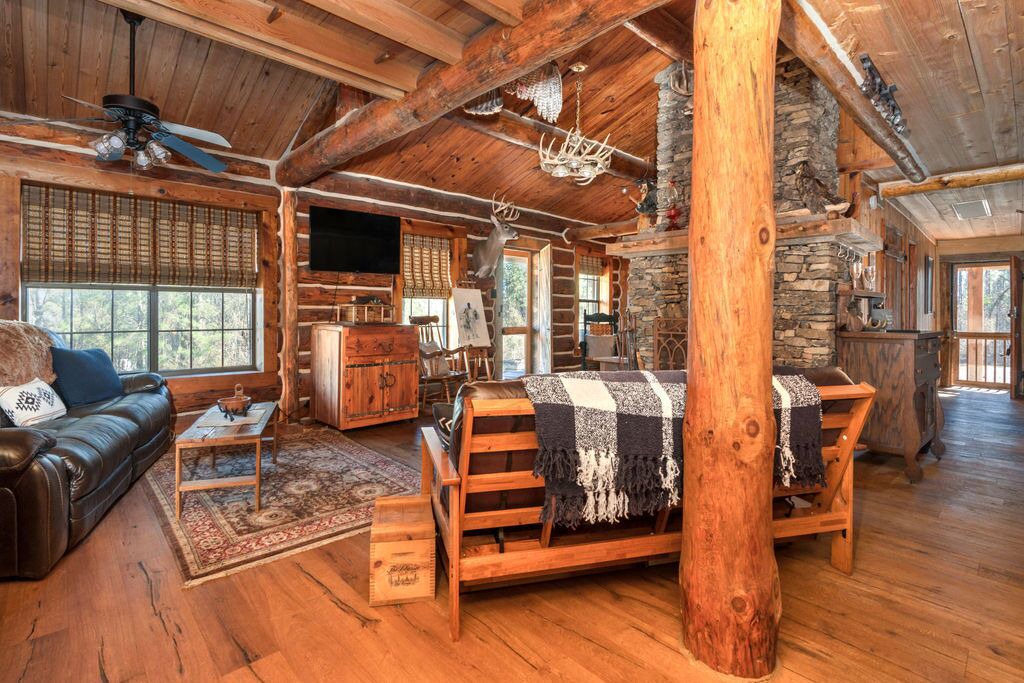 Photo of Livingroom in Pine Level