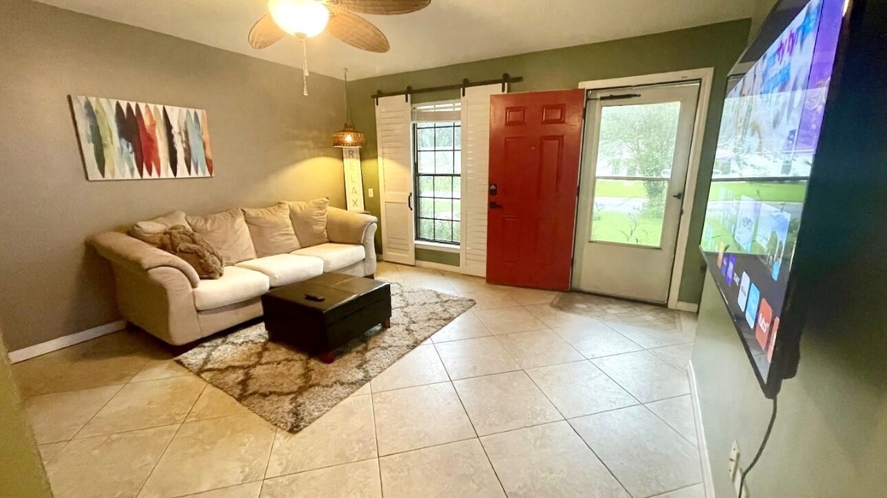 Photo of Livingroom in North Northwest Pensacola