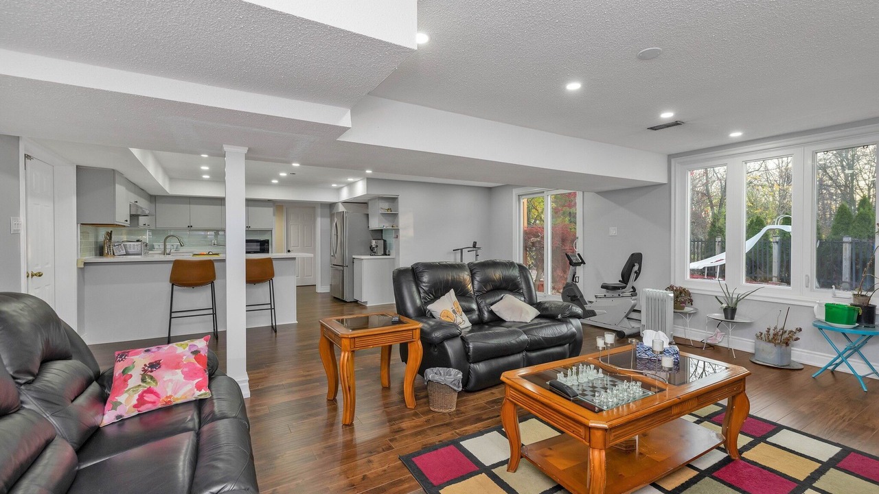Photo of Livingroom in Central Erin Mills