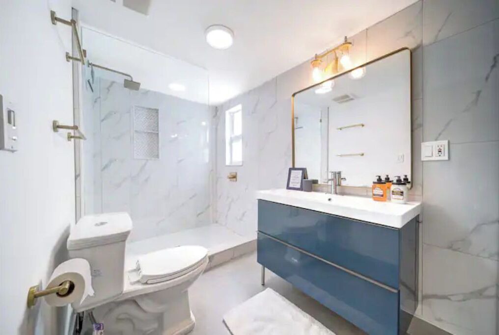 Photo of Bathroom in Golden Glades