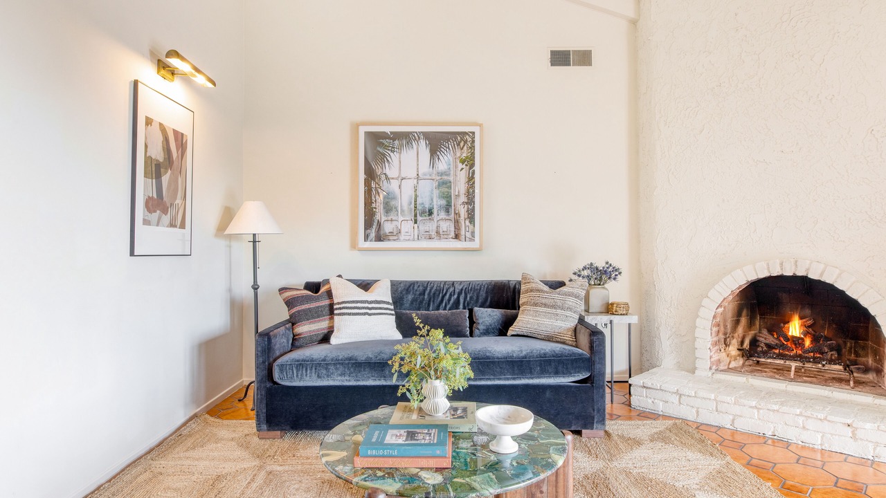 Photo of Livingroom in Central Malibu