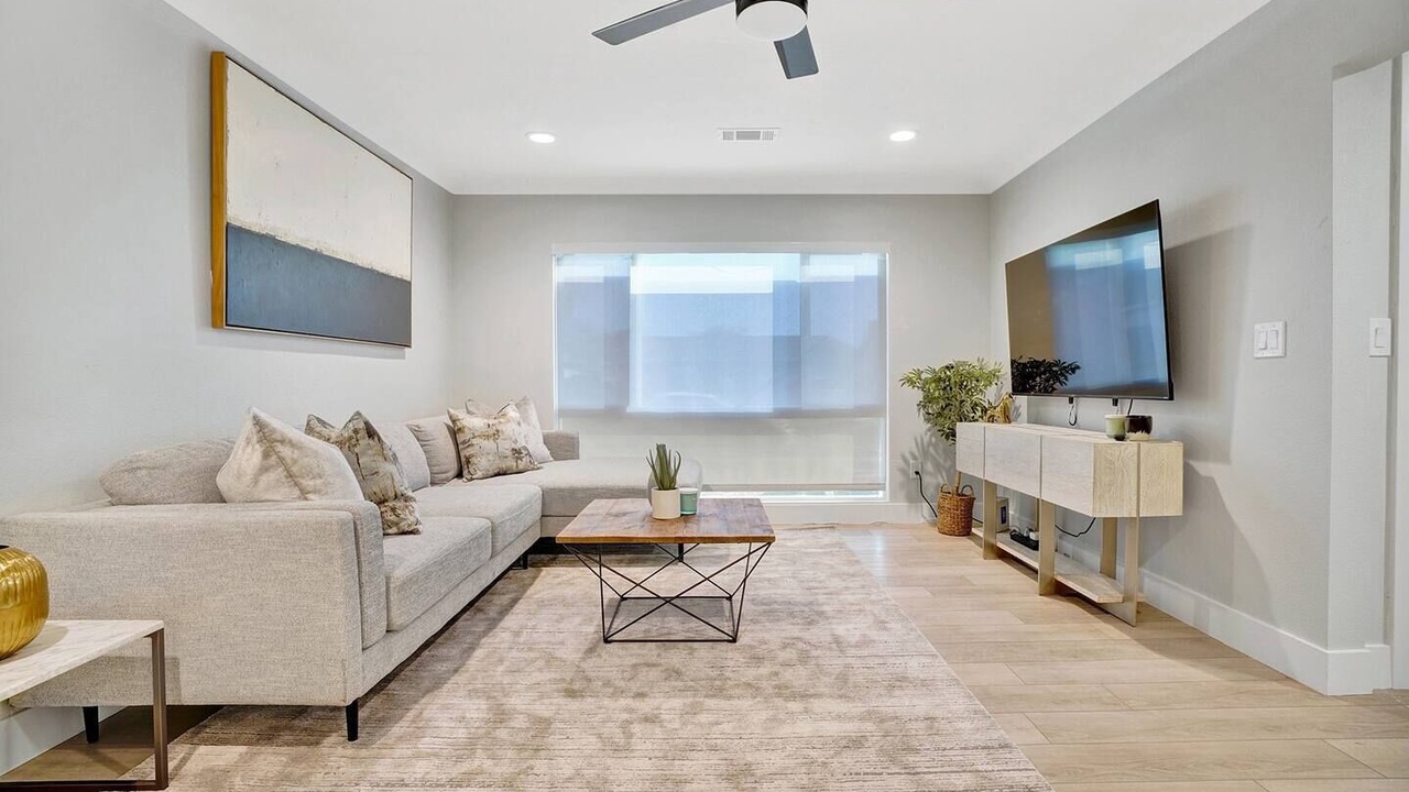 Photo of Livingroom in Fullerton
