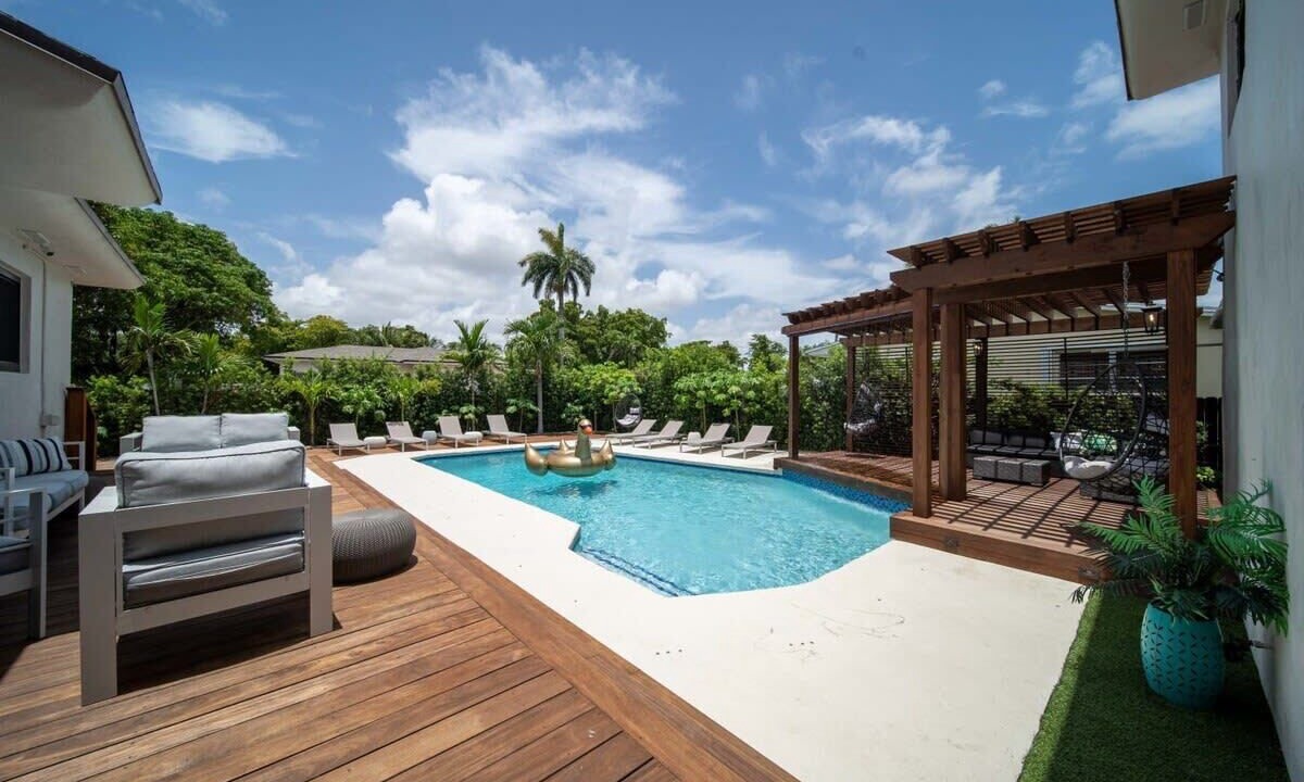 Photo of Outdoor in Golden Glades